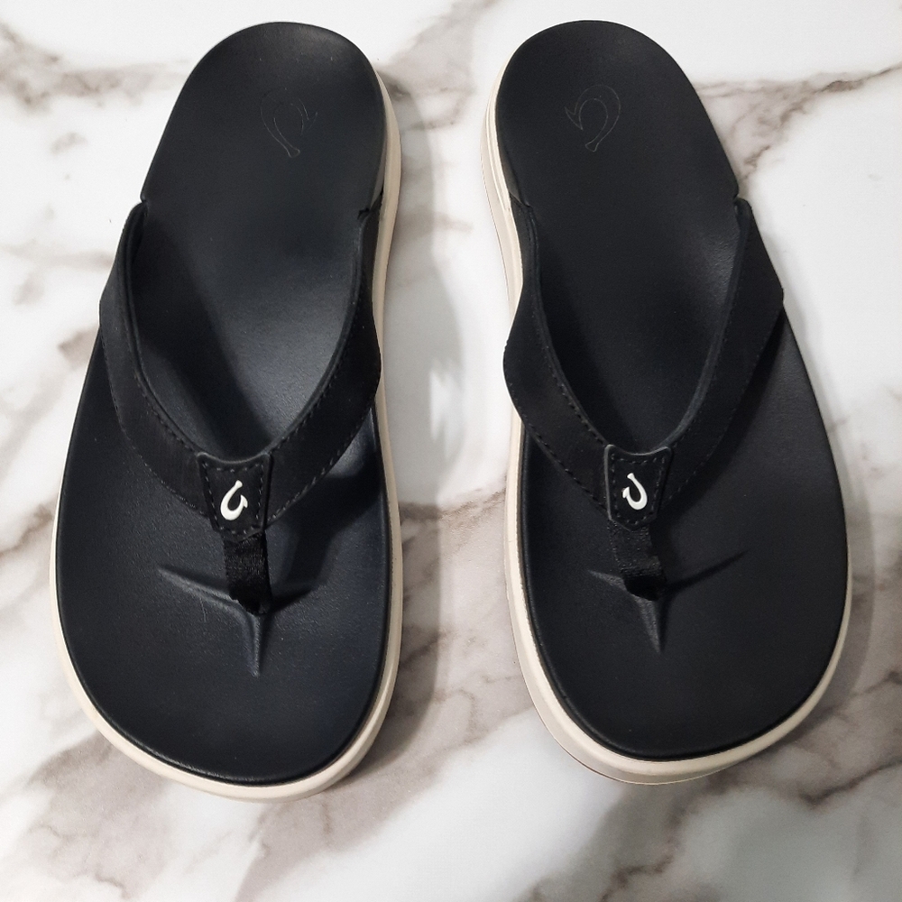 OluKai Nu'a Pi'o Womens Sz 8 Black Beach Sandals Flip Flops Casual Shoes